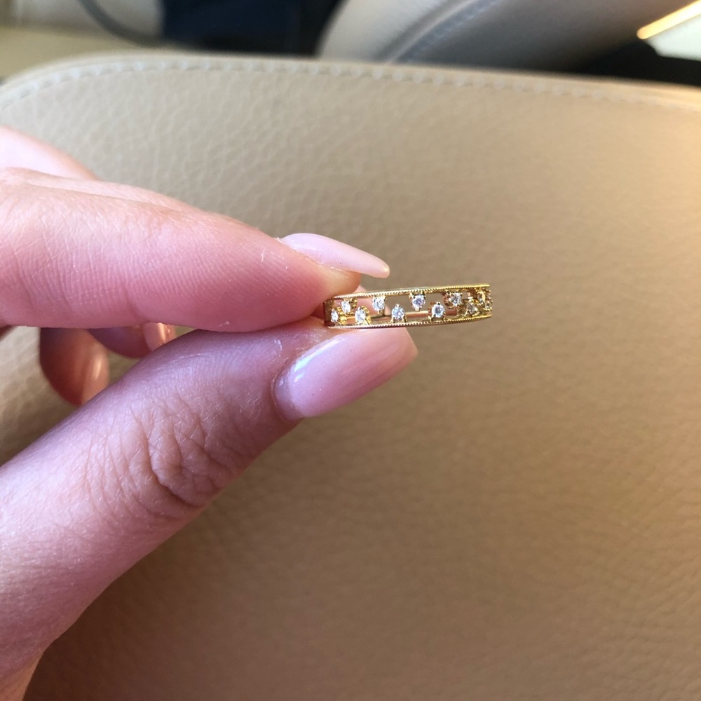 Bony Levy 18k gold scattered diamond ring